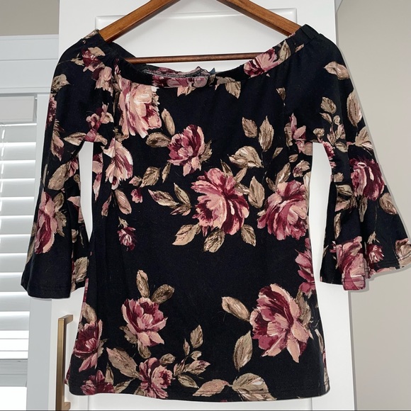 Size M Off Shouldar Flouncy Sleeve soft shirt - Picture 4 of 4